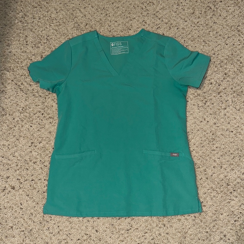 Figs Surgical Green Casma Three-Pocket Scrub Top